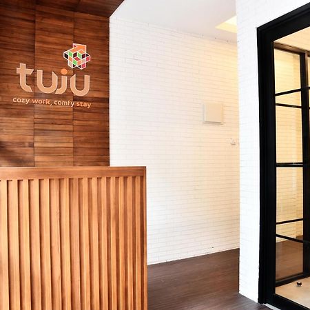 Hostel Tuju Arteri Pods Jakarta Exterior foto