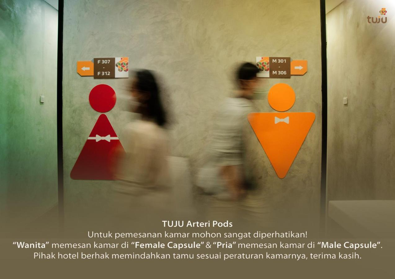 Hostel Tuju Arteri Pods Jakarta Exterior foto